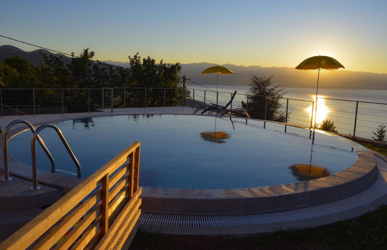 Villa Annika ลอฟราน ภายนอก รูปภาพ